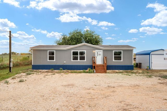 2870 County Road 120, Floresville, TX 78114