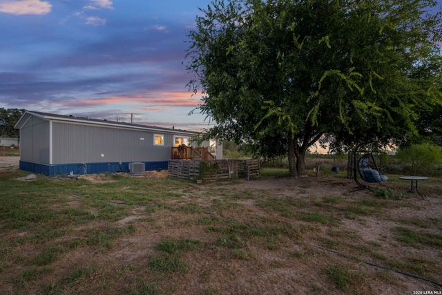 2870 County Road 120, Floresville, TX 78114