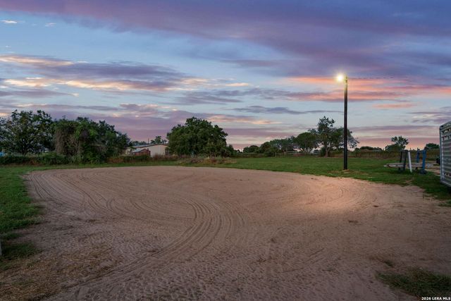 2870 County Road 120, Floresville, TX 78114