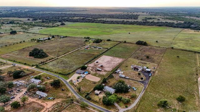 2870 County Road 120, Floresville, TX 78114