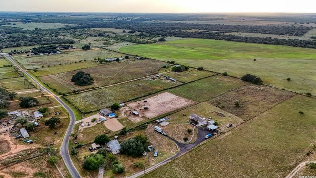 2870 County Road 120, Floresville, TX 78114