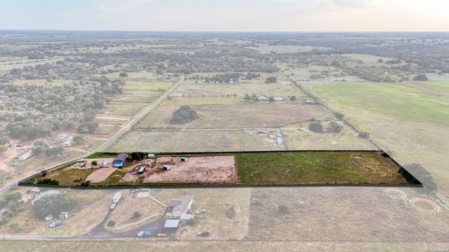 2870 County Road 120, Floresville, TX 78114