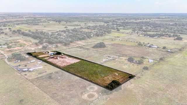 2870 County Road 120, Floresville, TX 78114