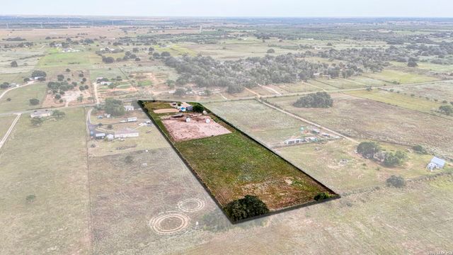 2870 County Road 120, Floresville, TX 78114