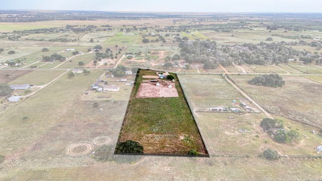 2870 County Road 120, Floresville, TX 78114