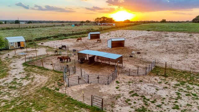 2870 County Road 120, Floresville, TX 78114