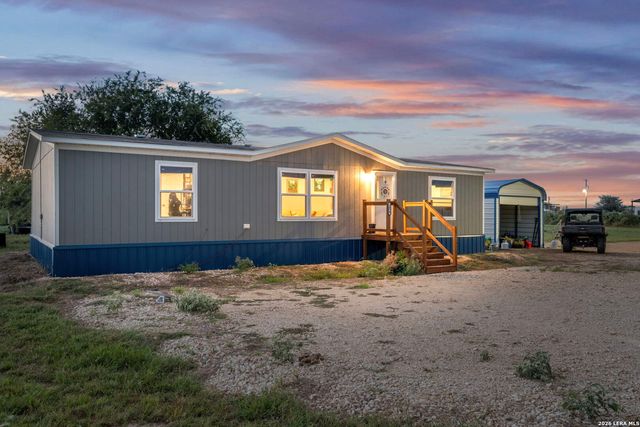 2870 County Road 120, Floresville, TX 78114