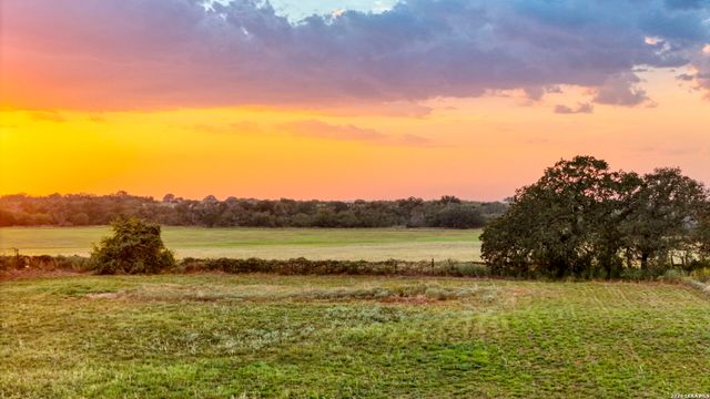 2870 County Road 120, Floresville, TX 78114