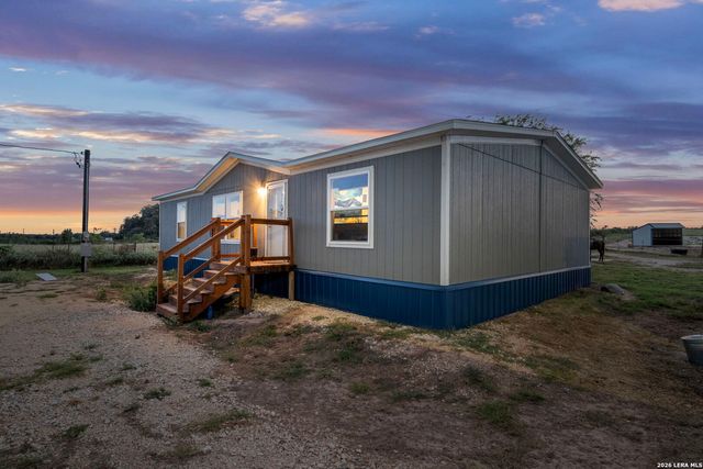 2870 County Road 120, Floresville, TX 78114