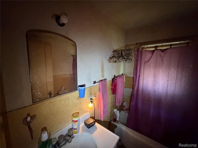 35233 Sheridan Street, Westland, MI 48185