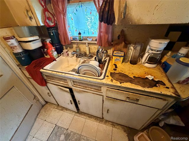 35233 Sheridan Street, Westland, MI 48185