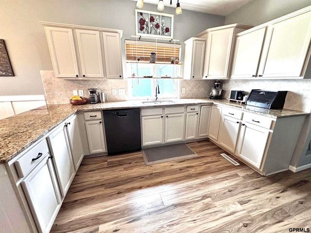 10707 S 29th Street, Bellevue, NE 68123