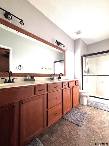 10707 S 29th Street, Bellevue, NE 68123