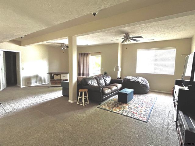 10707 S 29th Street, Bellevue, NE 68123