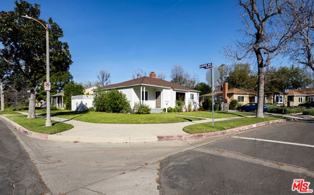 15525 Sylvan Street, Van Nuys (los Angeles), CA 91411