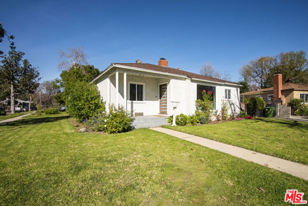 15525 Sylvan Street, Van Nuys (los Angeles), CA 91411