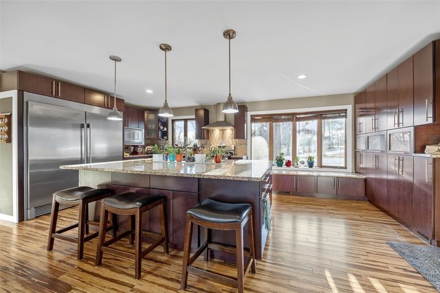 1896 Sunset Drive NE, Solon, IA 52333