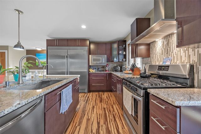 1896 Sunset Drive NE, Solon, IA 52333