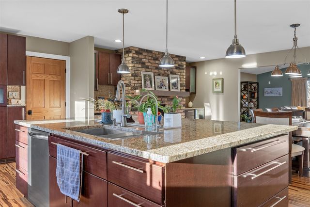 1896 Sunset Drive NE, Solon, IA 52333