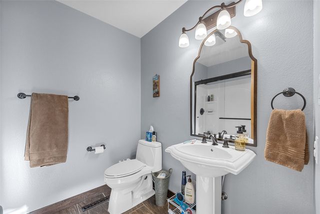 1896 Sunset Drive NE, Solon, IA 52333