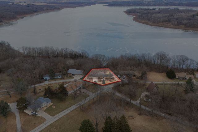 1896 Sunset Drive NE, Solon, IA 52333