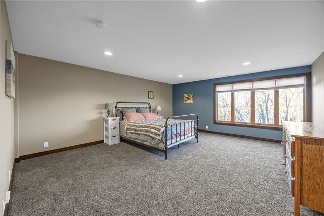 1896 Sunset Drive NE, Solon, IA 52333