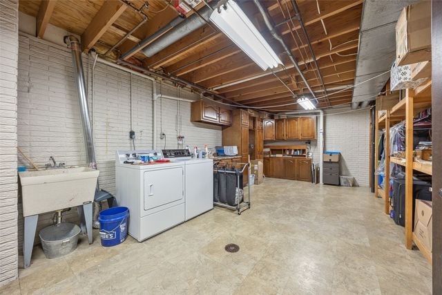 1896 Sunset Drive NE, Solon, IA 52333