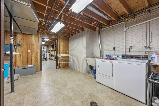 1896 Sunset Drive NE, Solon, IA 52333