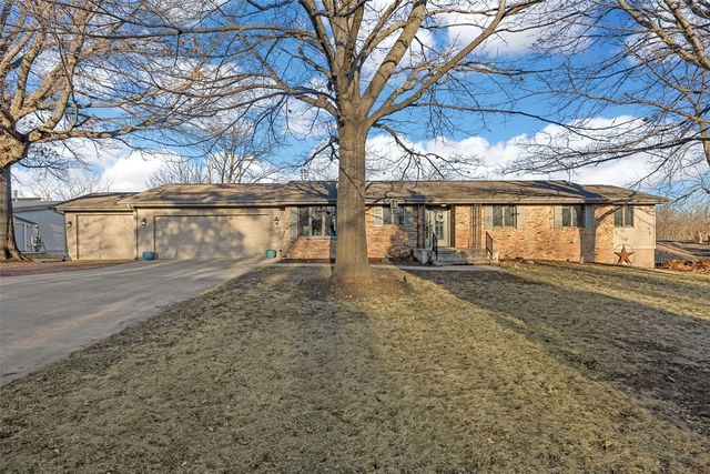 1896 Sunset Drive NE, Solon, IA 52333