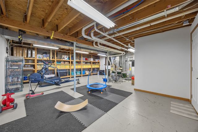 1896 Sunset Drive NE, Solon, IA 52333