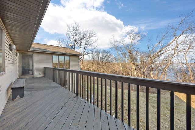 1896 Sunset Drive NE, Solon, IA 52333