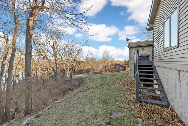 1896 Sunset Drive NE, Solon, IA 52333