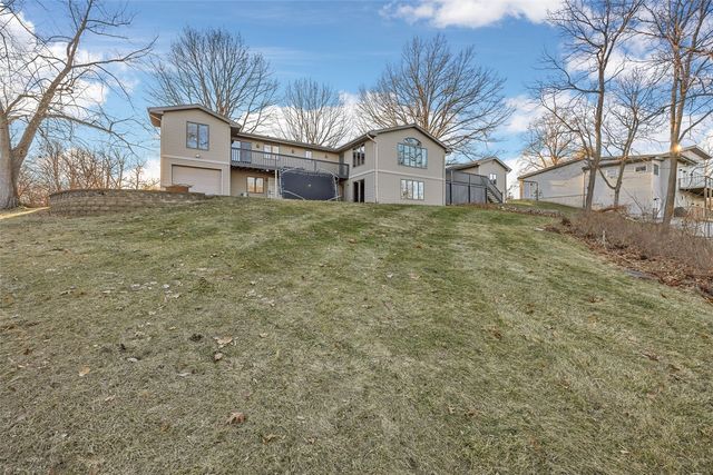 1896 Sunset Drive NE, Solon, IA 52333