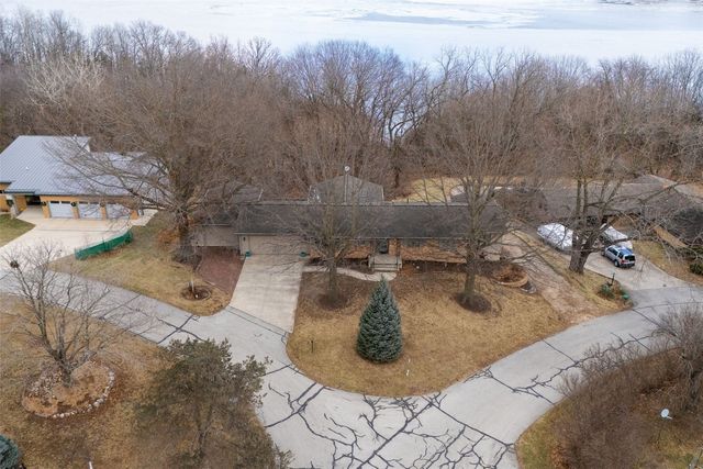 1896 Sunset Drive NE, Solon, IA 52333