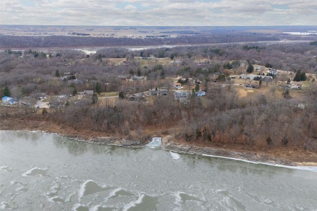 1896 Sunset Drive NE, Solon, IA 52333