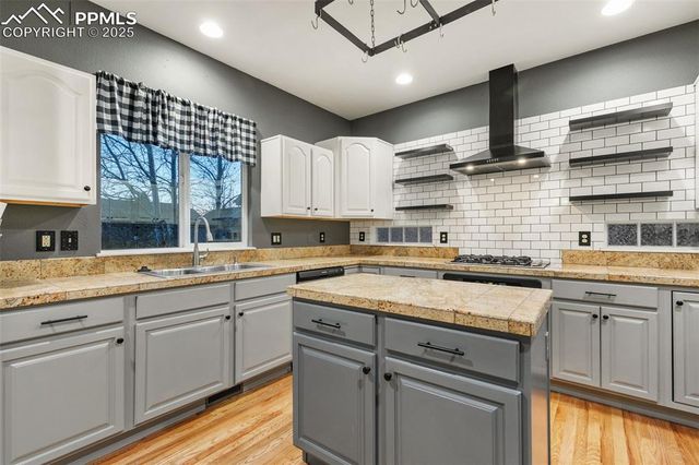 5747 Wolf Village Drive, Colorado Springs, CO 80924