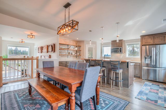 16732 Contorta Place, La Pine, OR 97739