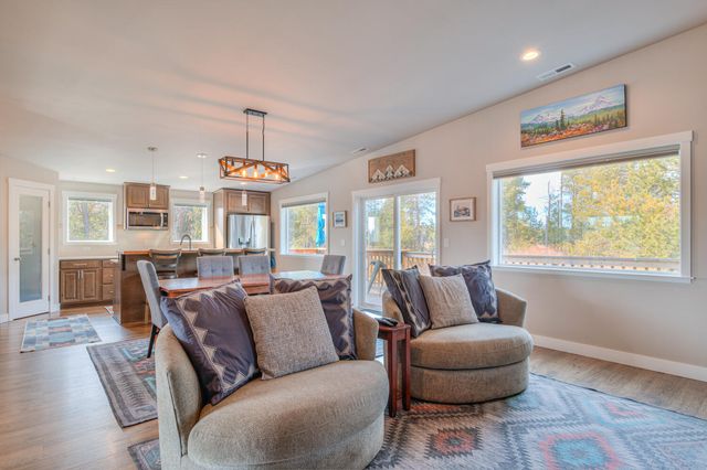 16732 Contorta Place, La Pine, OR 97739