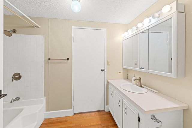 416 Saturn Ave, Salina, KS 67401