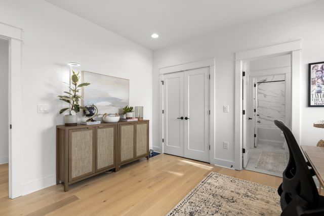 2304B Porter Rd, Nashville, TN 37206