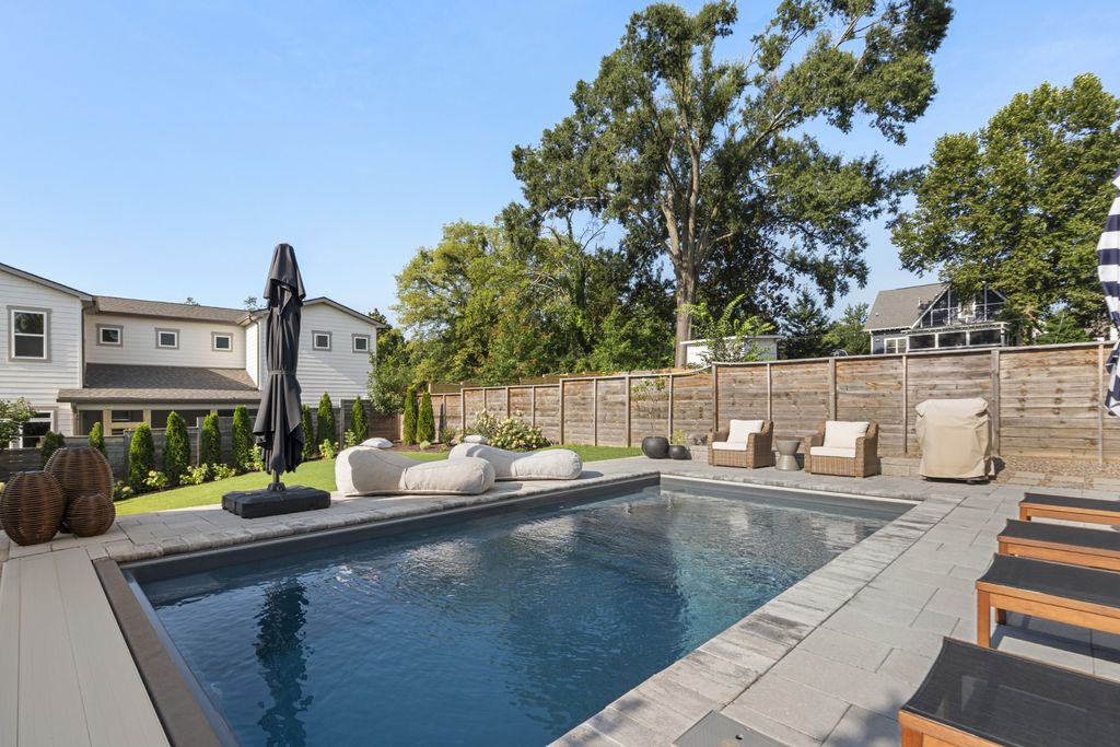 2304B Porter Rd, Nashville, TN 37206