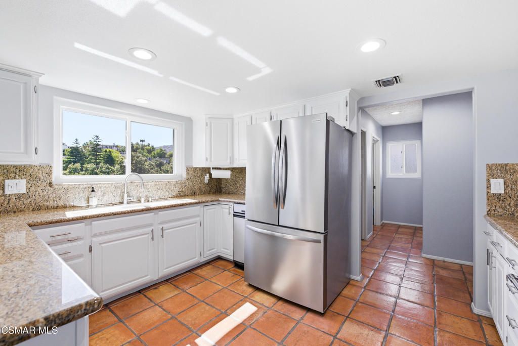 Image 11 of property listing at 1314 Gonzales Road, Simi Valley, CA 93063