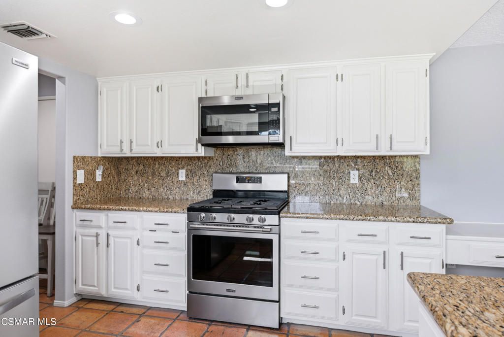 Image 14 of property listing at 1314 Gonzales Road, Simi Valley, CA 93063
