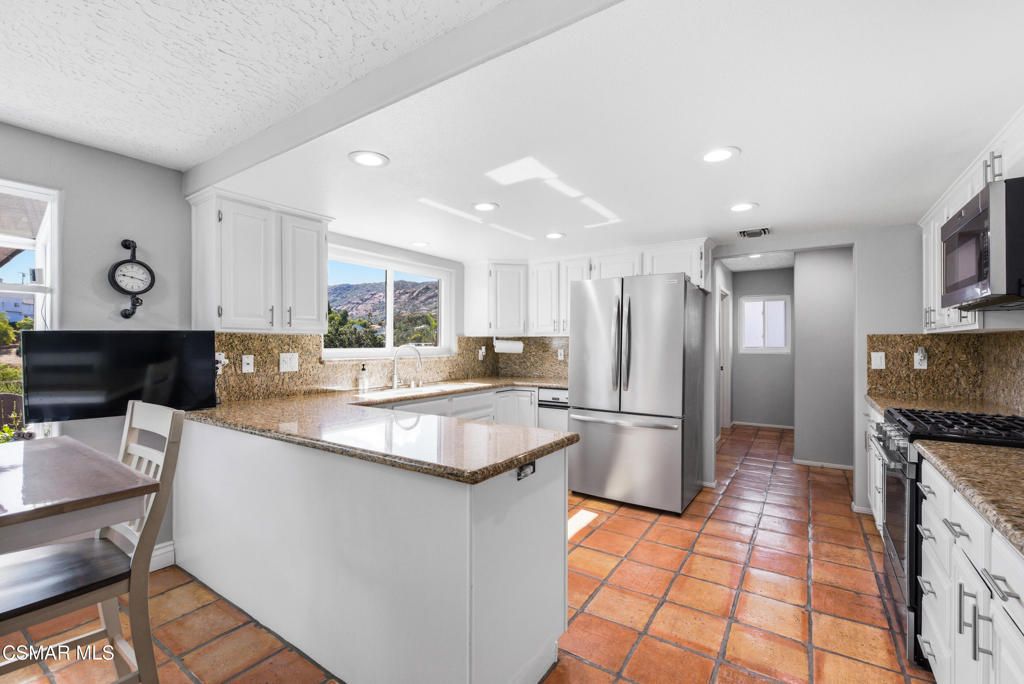 Image 9 of property listing at 1314 Gonzales Road, Simi Valley, CA 93063