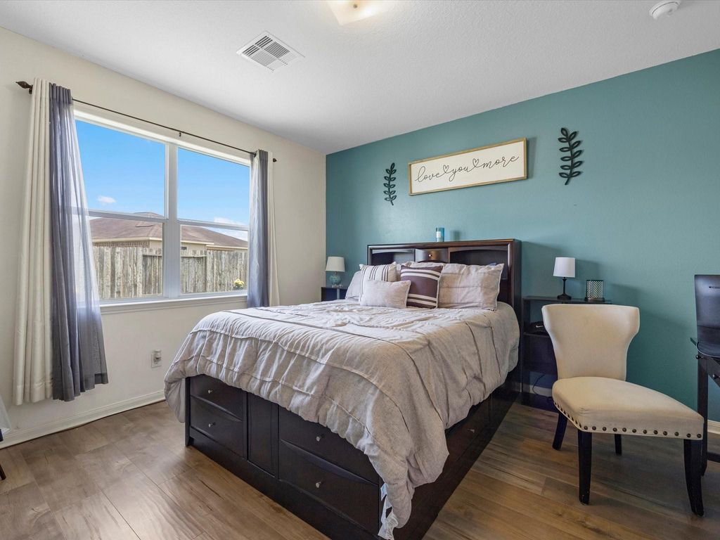 Image 10 of property listing at 4727 Evening Place Lane, Richmond, TX 77469