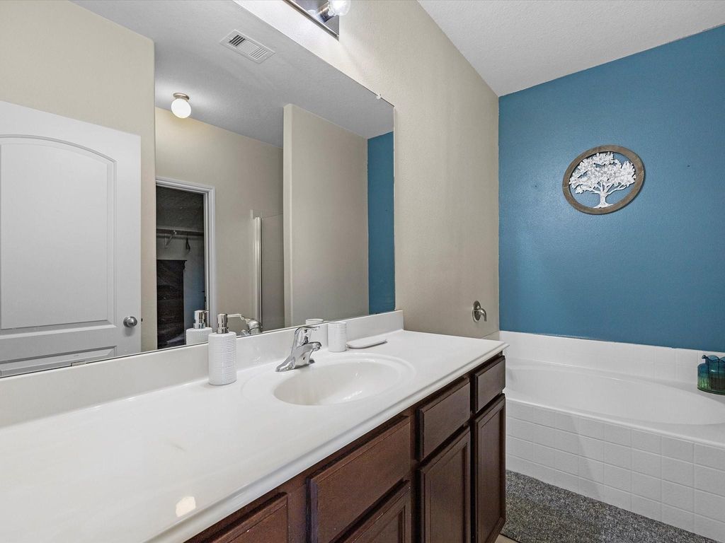 Image 12 of property listing at 4727 Evening Place Lane, Richmond, TX 77469