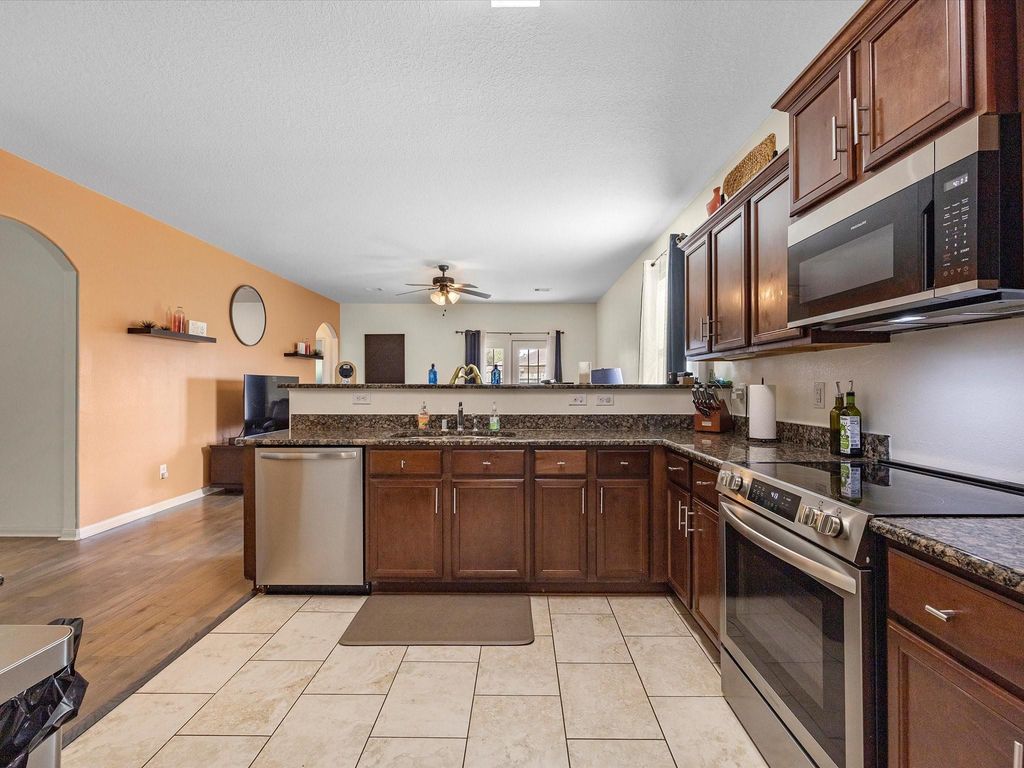 Image 5 of property listing at 4727 Evening Place Lane, Richmond, TX 77469