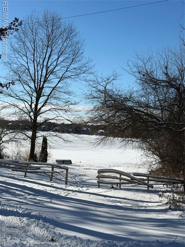 3426 Maple Ridge, Highland, MI 48356