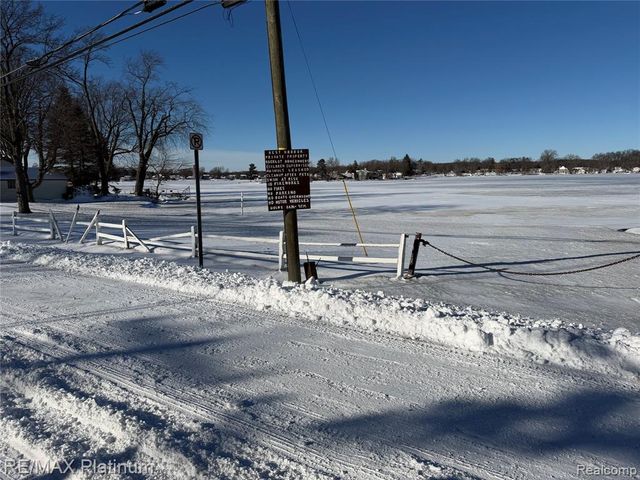 3426 Maple Ridge, Highland, MI 48356