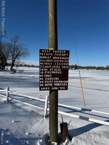 3426 Maple Ridge, Highland, MI 48356